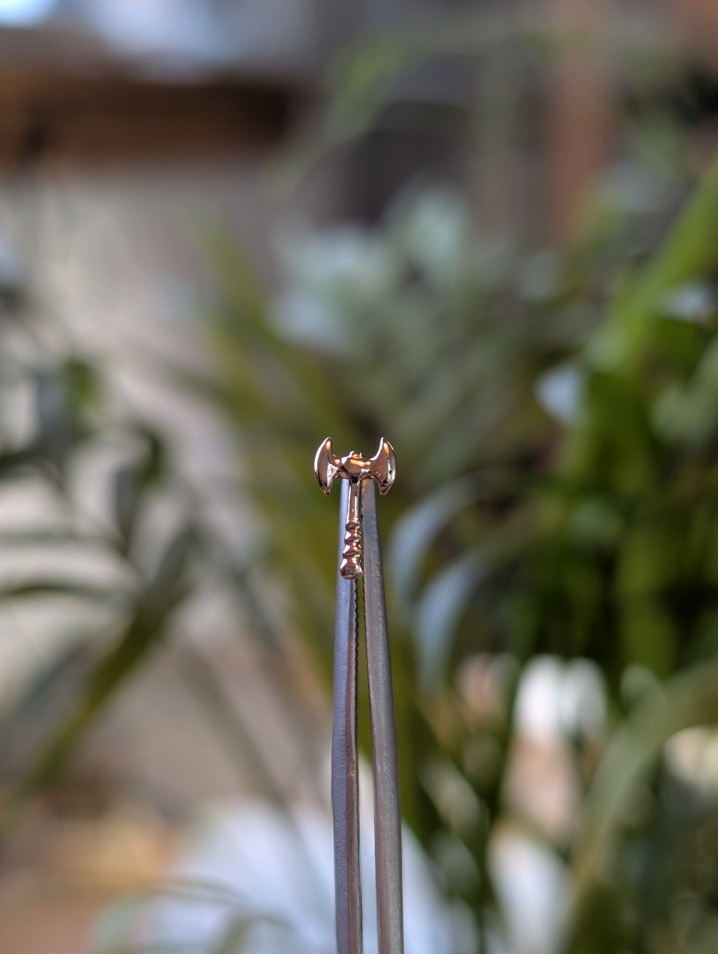 Battle Axe Threadless End - Aurum Deorum - piercing jewellery