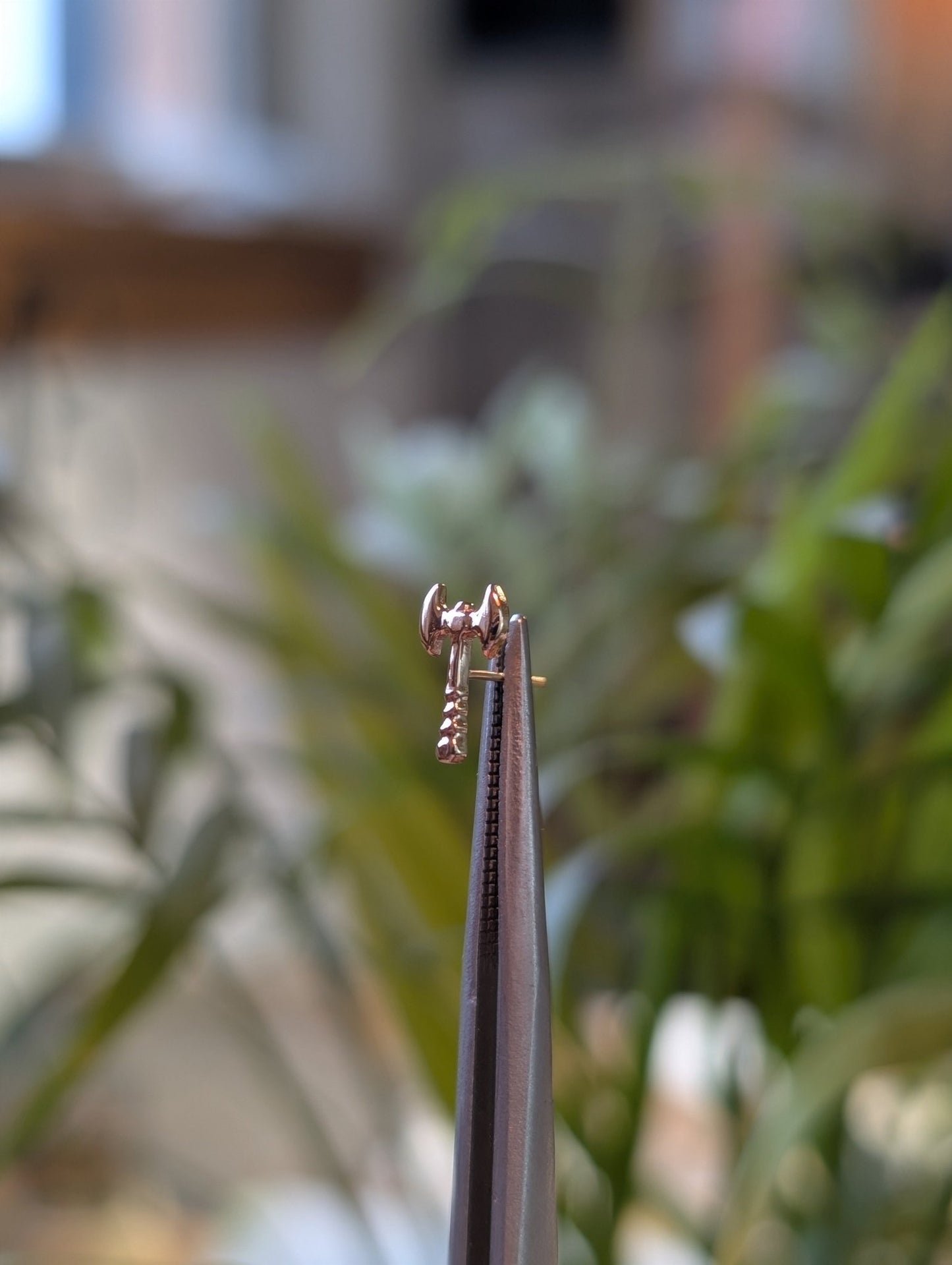 Battle Axe Threadless End - Aurum Deorum - piercing jewellery