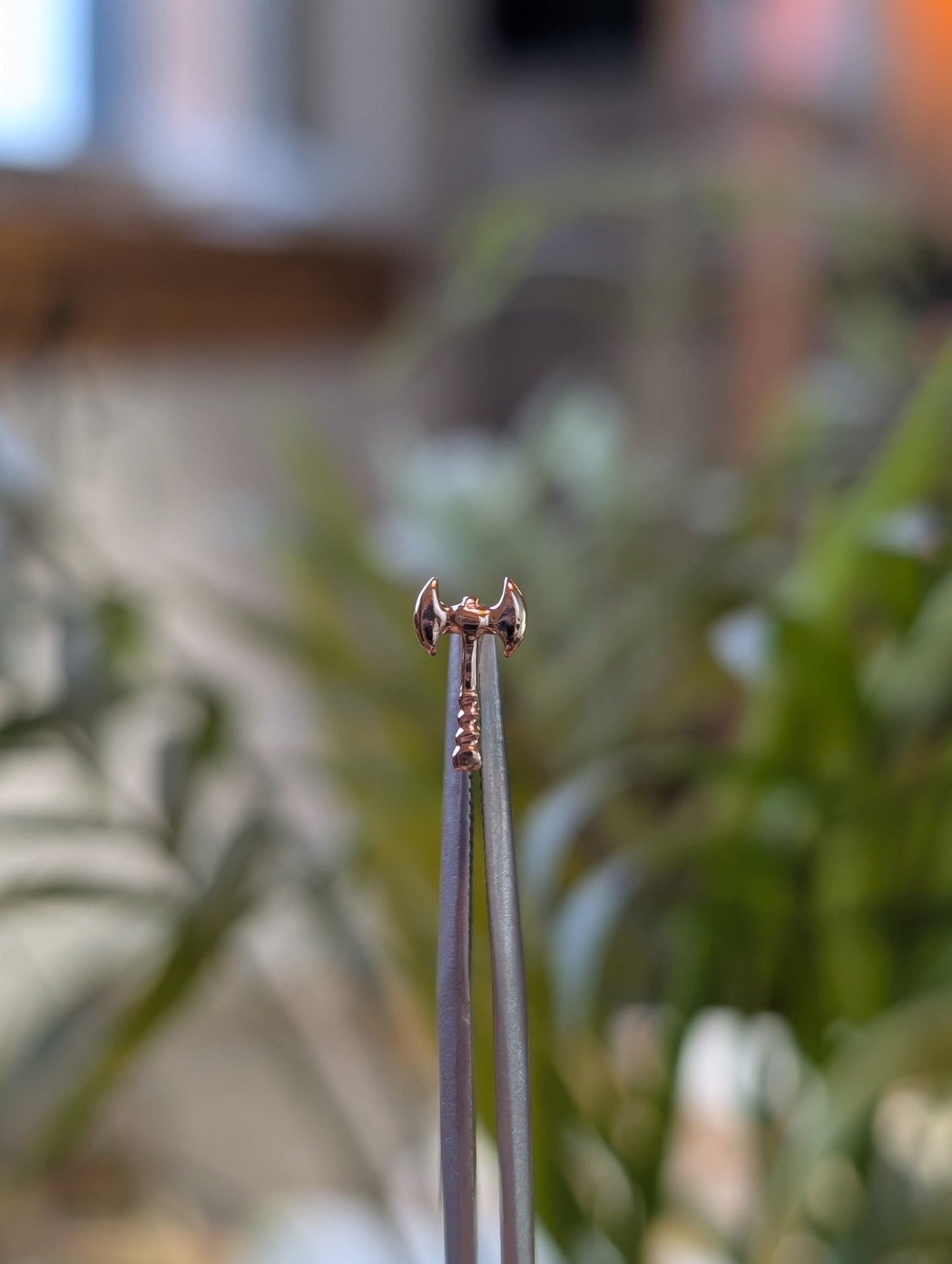 Battle Axe Threadless End - Aurum Deorum - piercing jewellery