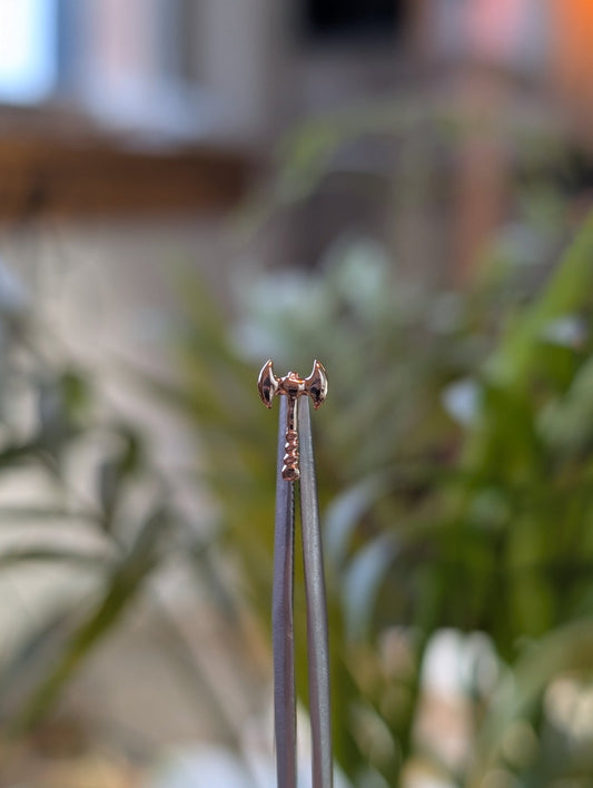 Battle Axe Threadless End - Aurum Deorum - piercing jewellery