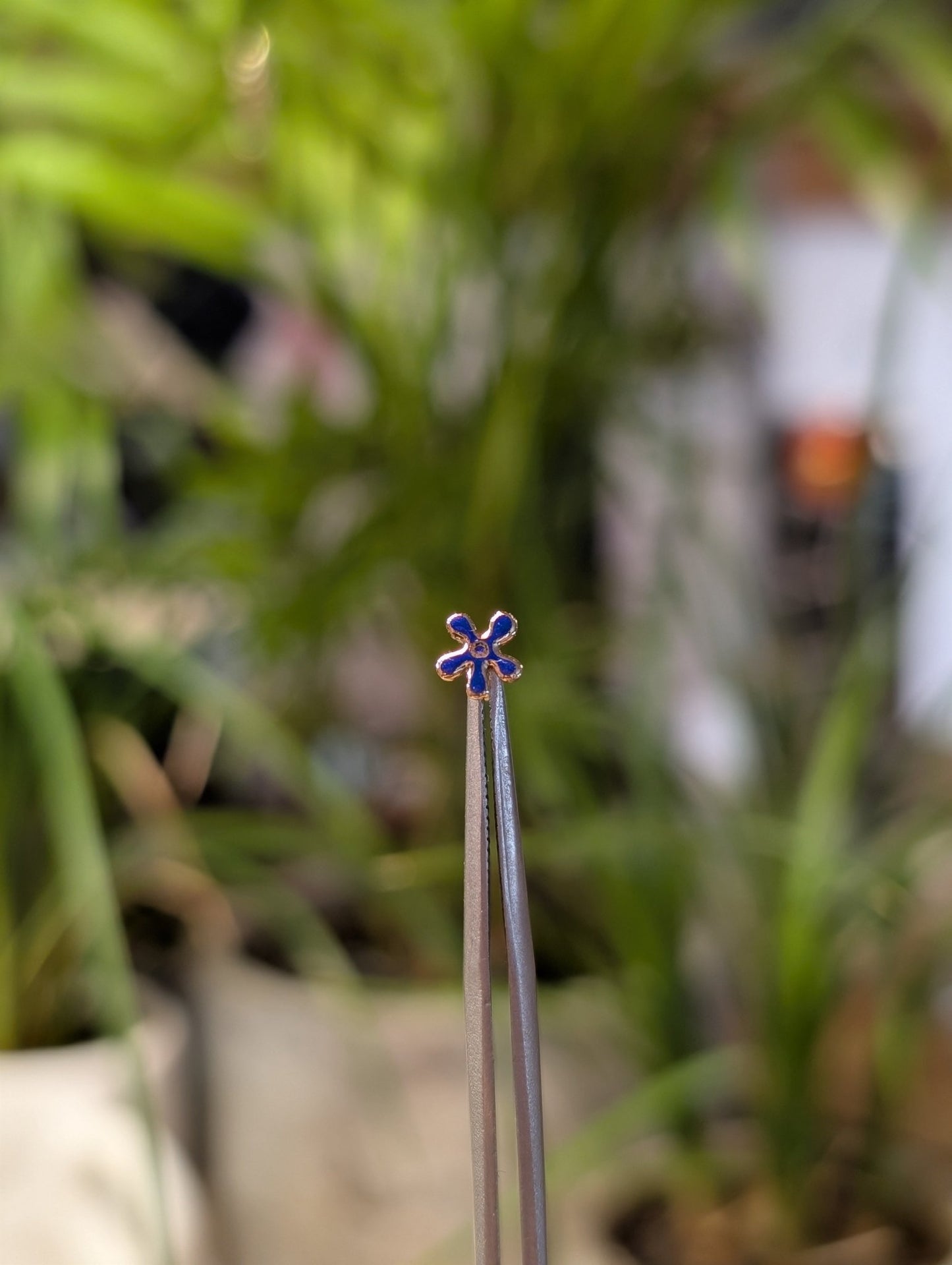 Enamelled Smol Flower Threadless End - Aurum Deorum - piercing jewellery
