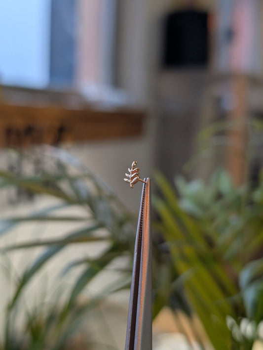 Leaf No.1 Threadless End - Aurum Deorum - piercing jewellery