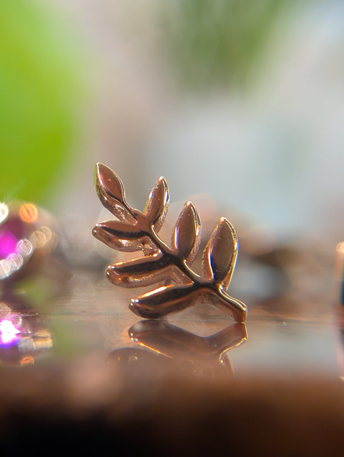 Leaf No.1 Threadless End, moissanite threadless piercing end by Aurum Deorum