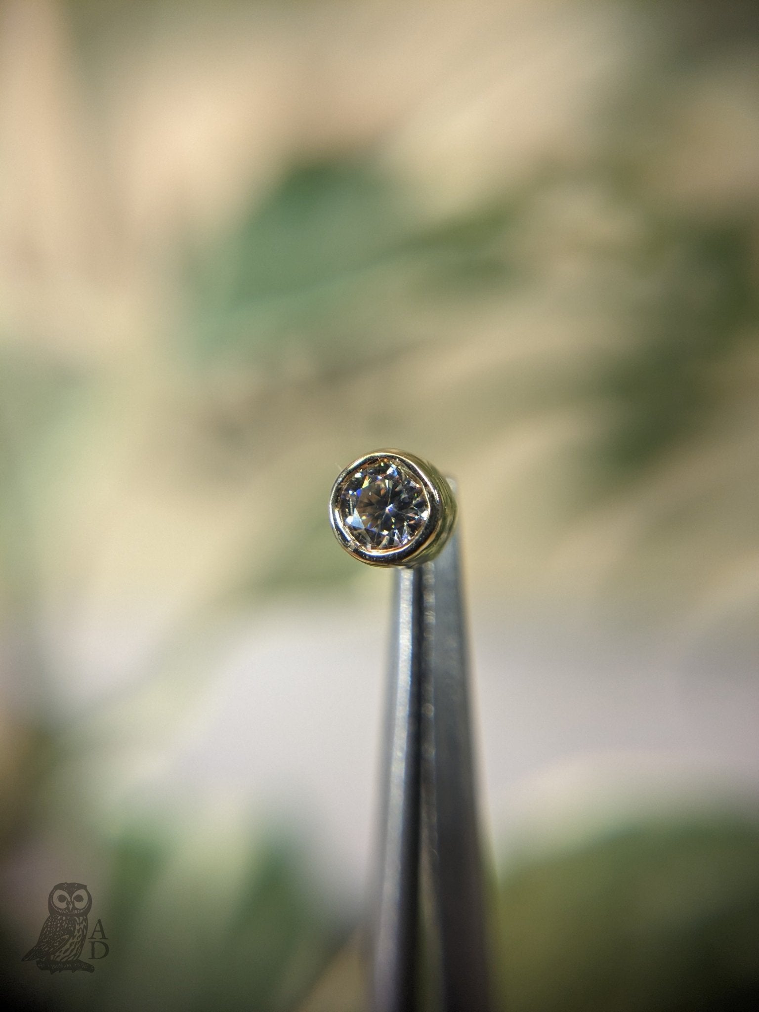 Moissanite diamond end 3 - Aurum Deorum - piercing jewellery