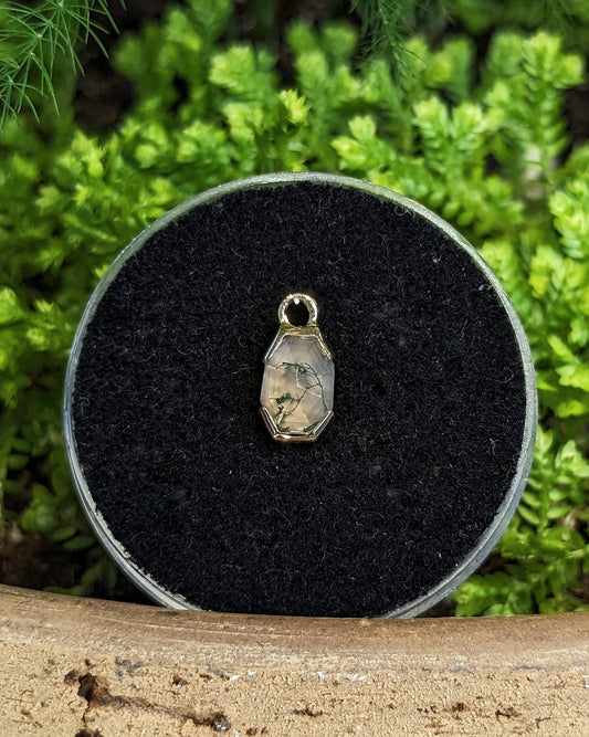 Moss agate charm - Aurum Deorum - piercing jewellery
