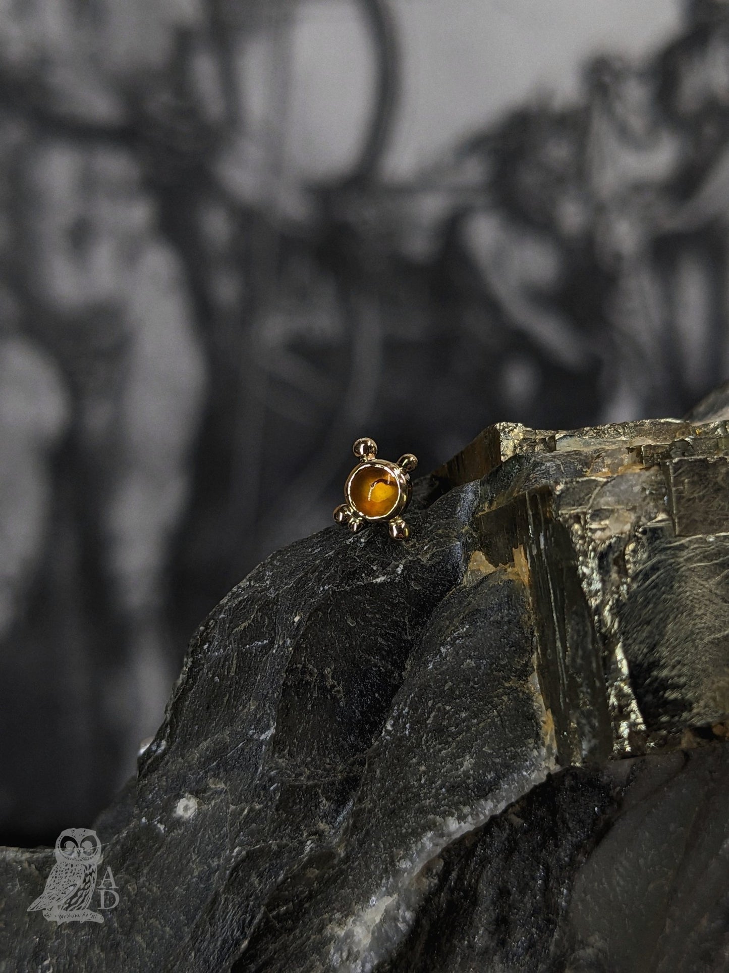 Orbit Ends no. 1 - Aurum Deorum - piercing jewellery