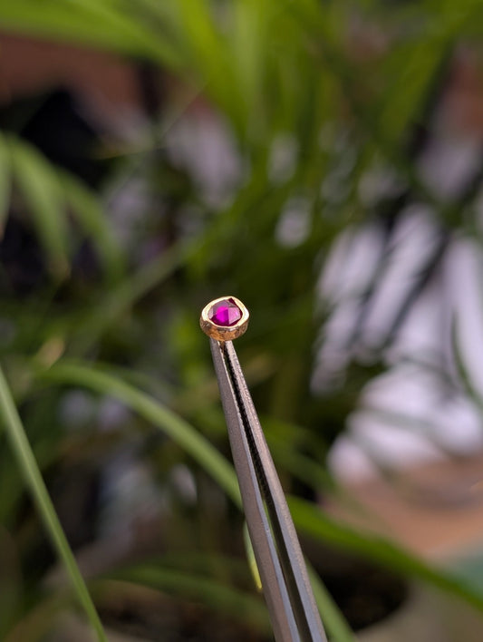 Ruby No.4 Threadless End - Aurum Deorum - piercing jewellery