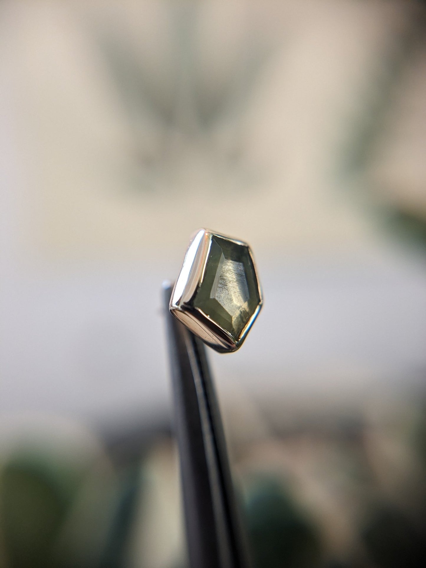 Tourmi shard no.1 - Aurum Deorum - piercing jewellery