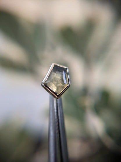 Tourmi shard no.1 in 14k yellow gold with tourmaline